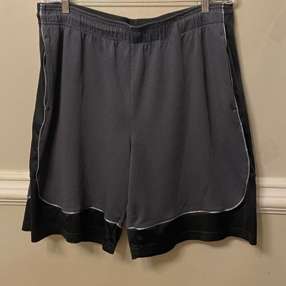 Reebok Men's Black and Grey Shorts